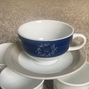 COMMEMORATIVE ATHENS
2004 OLYMPIC GAMES
OFFICIAL PRODUCT TEA
CUP & SAUCER